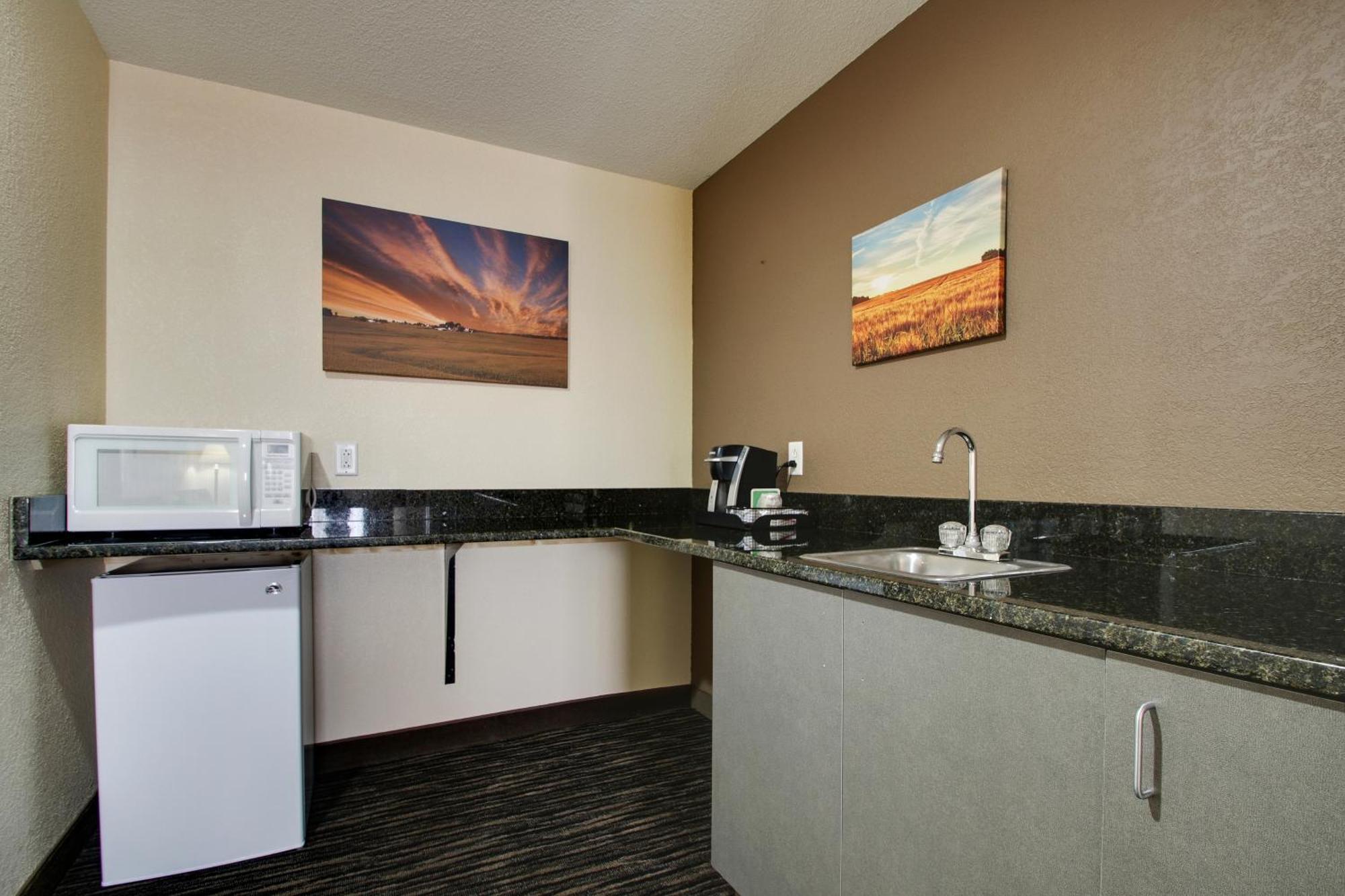 Everspring Inn & Suites Oskaloosa Dış mekan fotoğraf