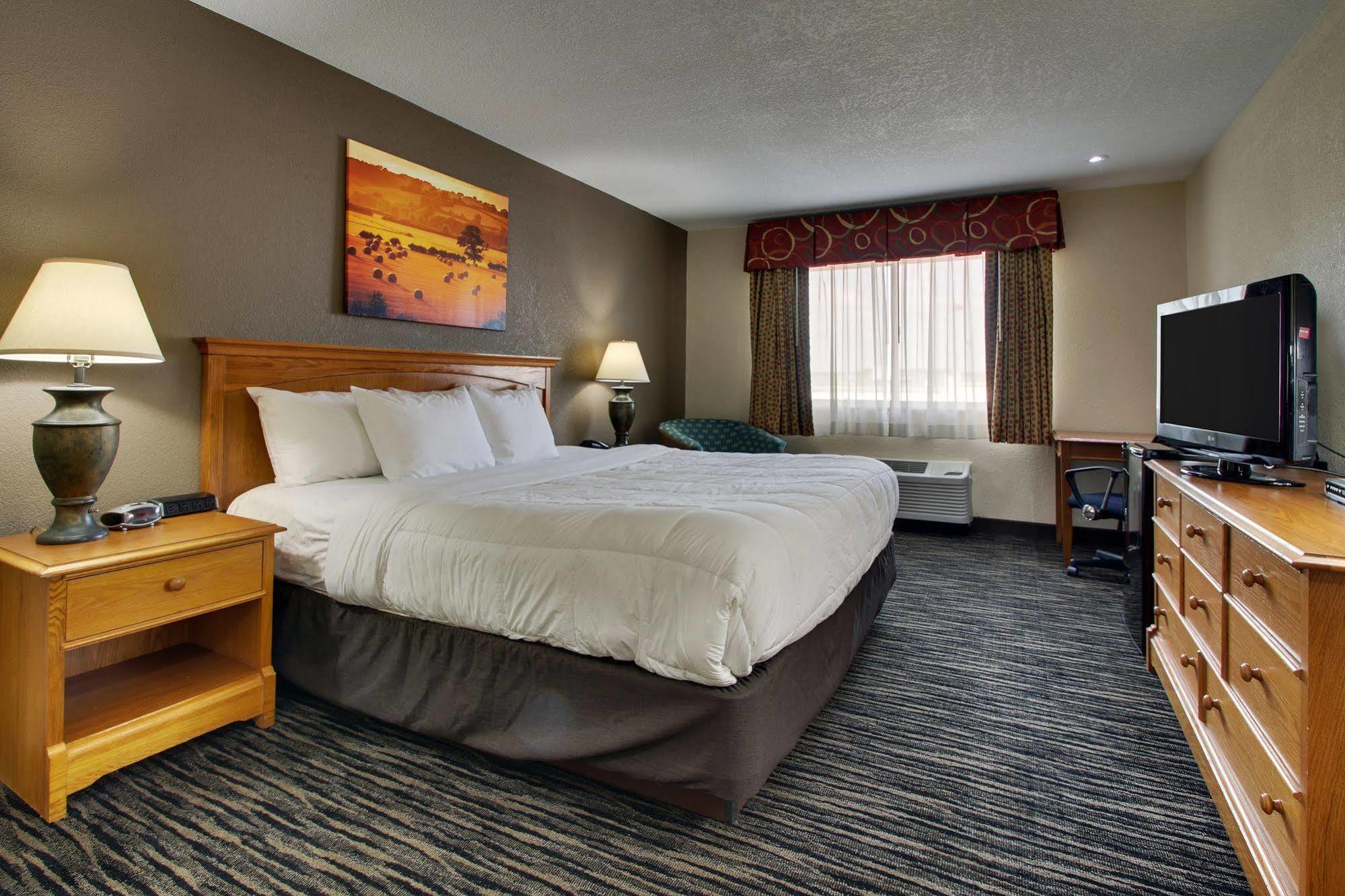 Everspring Inn & Suites Oskaloosa Dış mekan fotoğraf