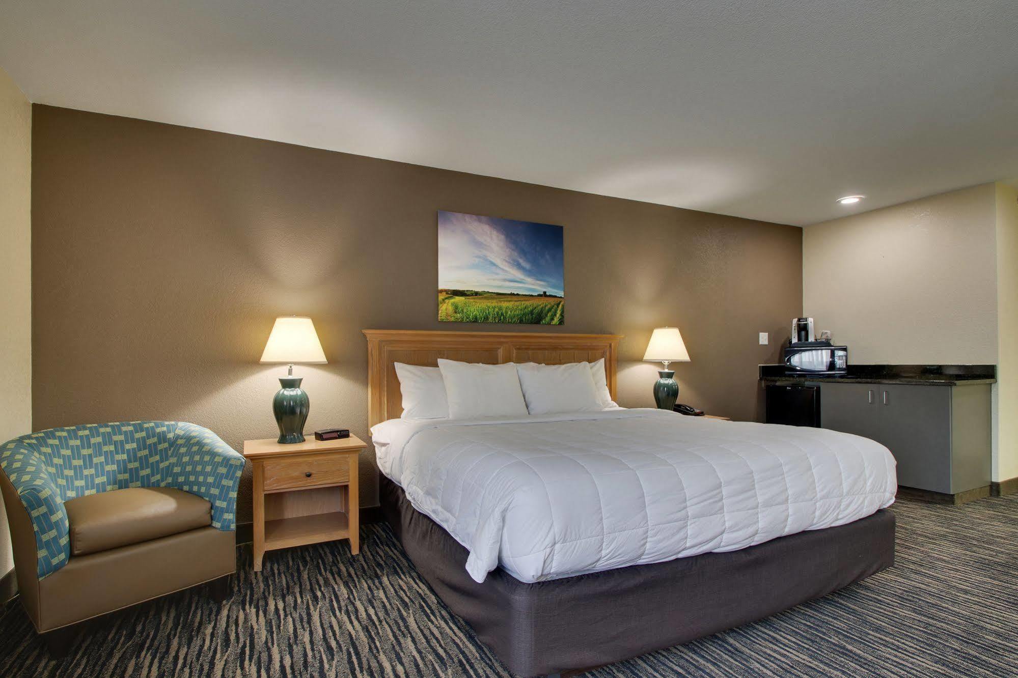 Everspring Inn & Suites Oskaloosa Dış mekan fotoğraf