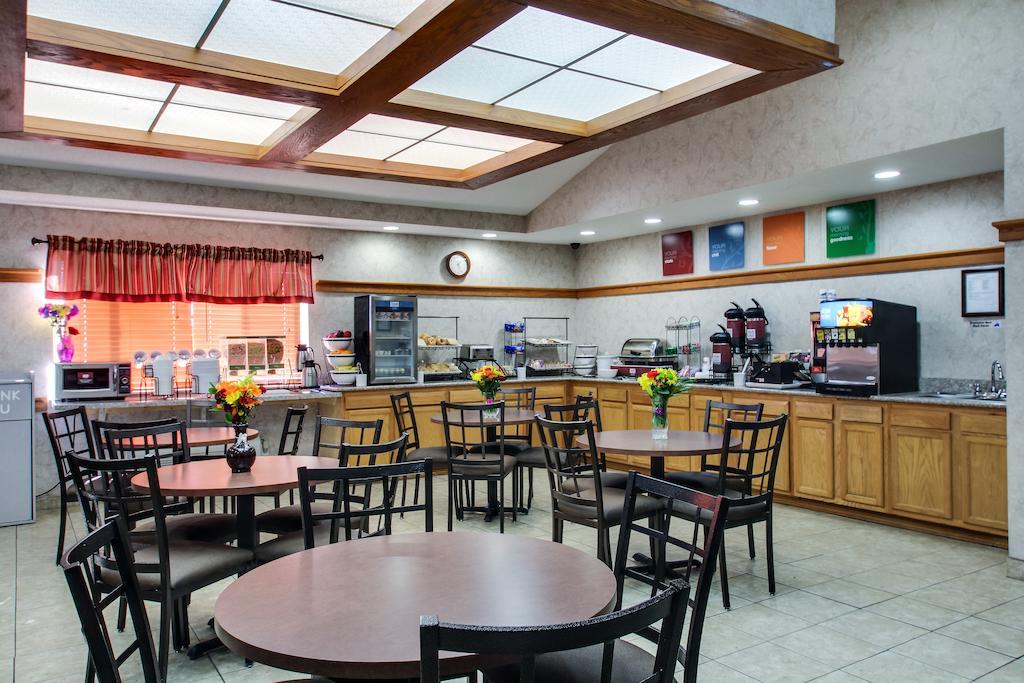 Everspring Inn & Suites Oskaloosa Dış mekan fotoğraf